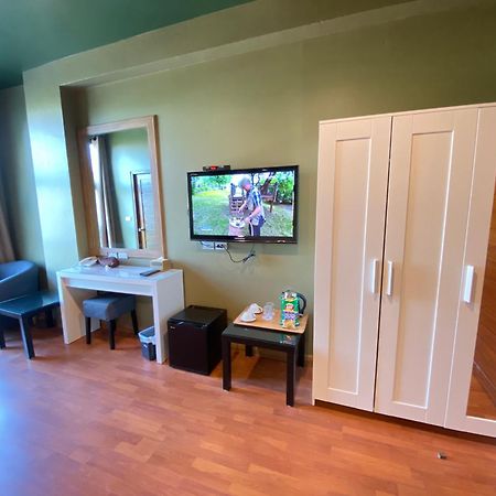 Work Den Chiangrai Hotel Чианг Рай Екстериор снимка