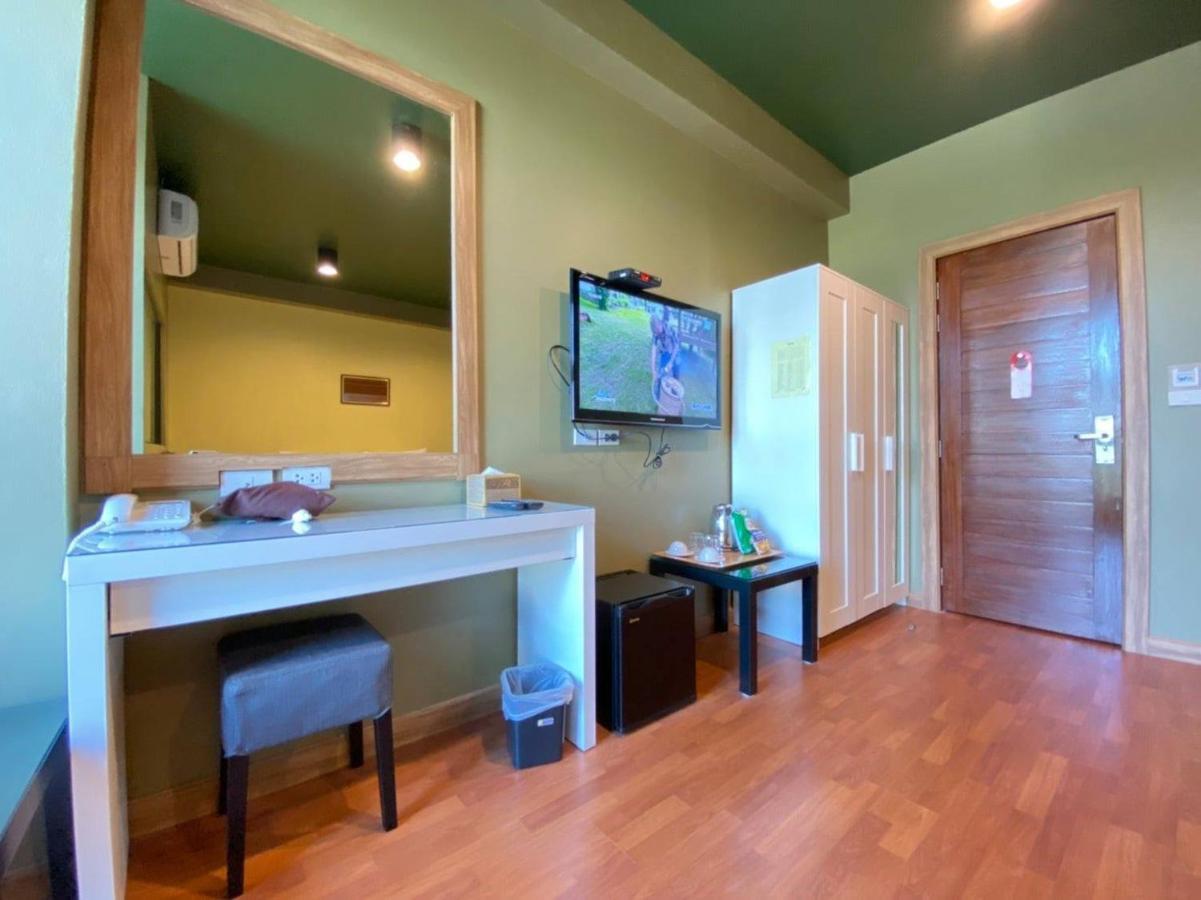 Work Den Chiangrai Hotel Чианг Рай Екстериор снимка