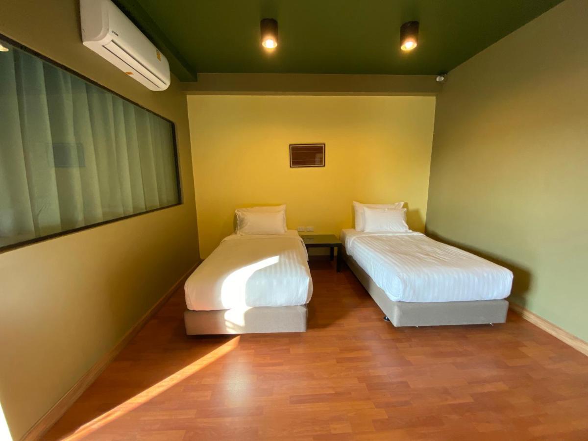 Work Den Chiangrai Hotel Чианг Рай Екстериор снимка